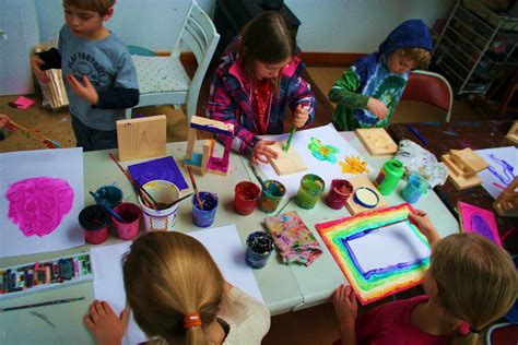 Children's Art Classes .